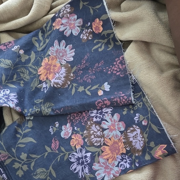 FREE PEOPLE Youthquake Printed Crop Flare Jeans Navy Combo Floral Boho Size 25 - Picture 13 of 15